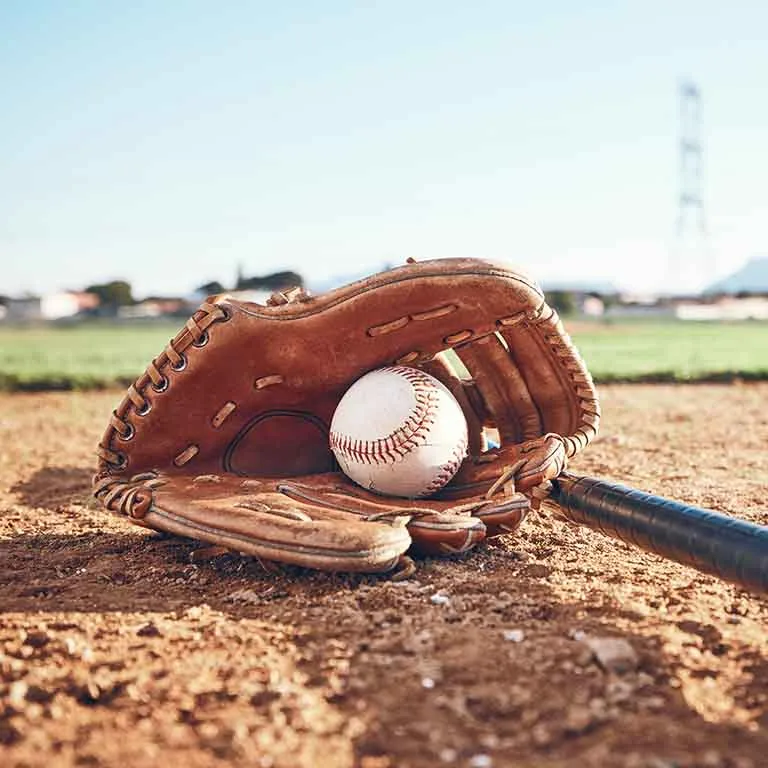 Guante y pelota de beisbol